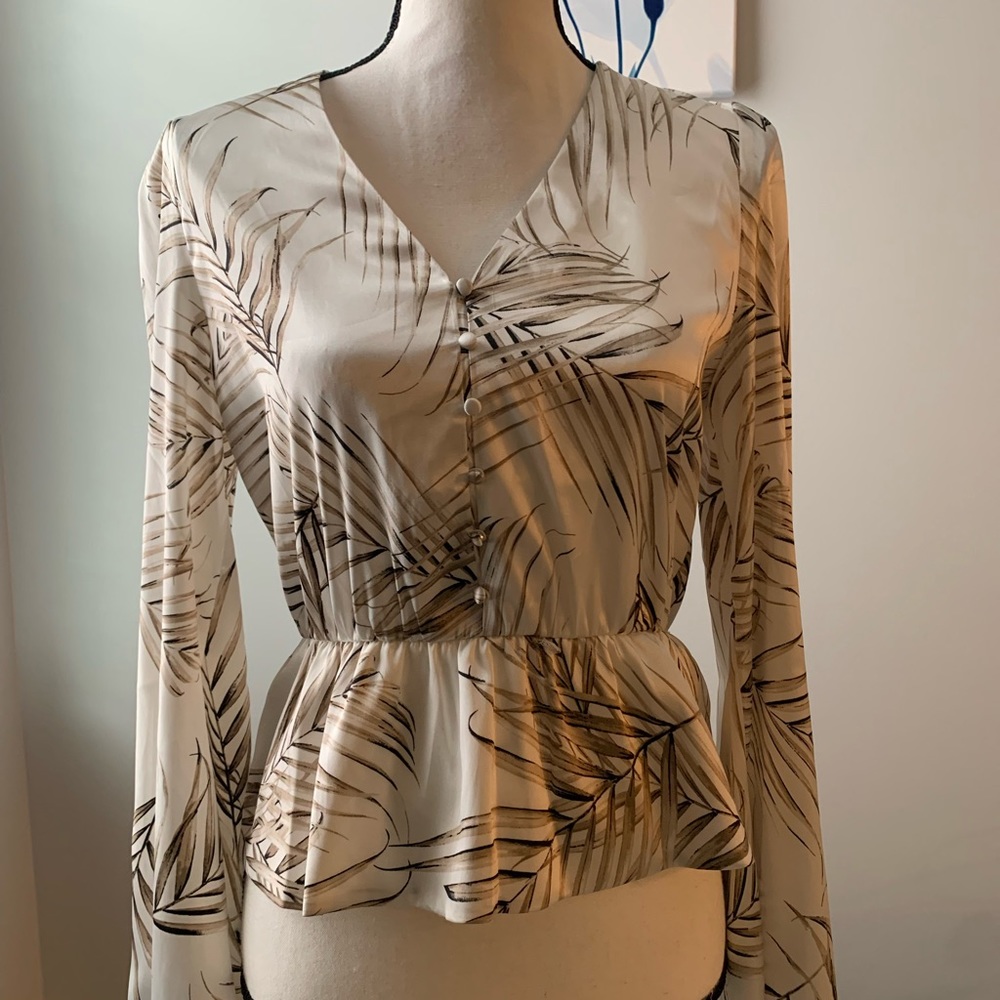 White House black market, palm blouse, brand new with tags size extra small